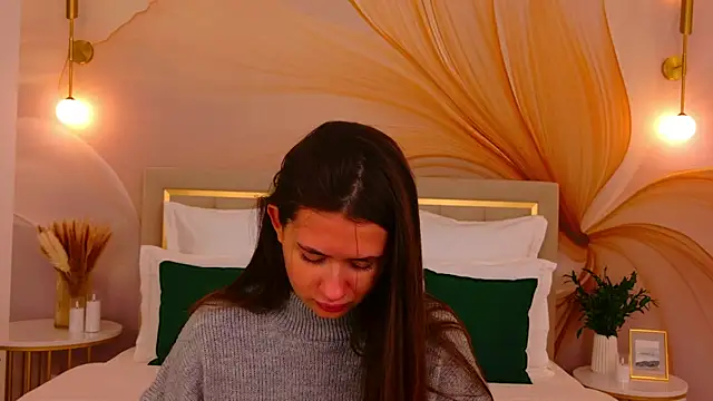 milaleoneli online show from 04-14-26, 02:44