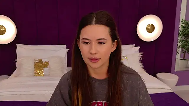 Snapshot of milaleoneli chatting on 03-17-25, 03:29 milaleoneli online show from 03-17-25, 03:29