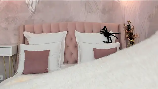 Snapshot of milaleoneli chatting on 10-21-25, 03:11 milaleoneli online show from 10-21-25, 03:11