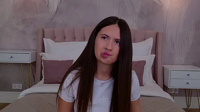 Snapshot of milaleoneli chatting on 02-01-26, 03:10 milaleoneli online show from 02-01-26, 03:10