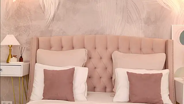 milaleoneli online show from 03-24-26, 02:28