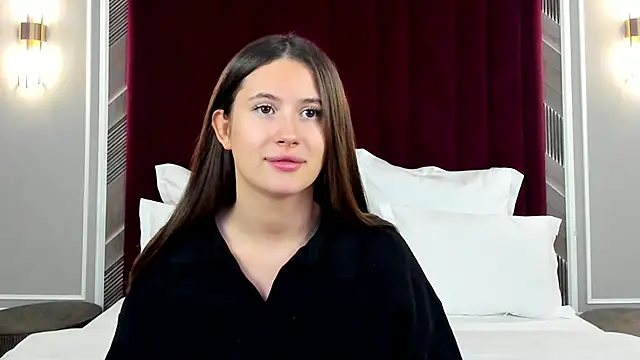 Snapshot of milaleoneli chatting on 11-17-25, 02:54 milaleoneli online show from 11-17-25, 02:54