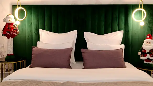 Snapshot of milaleoneli chatting on 12-02-25, 03:03 milaleoneli online show from 12-02-25, 03:03