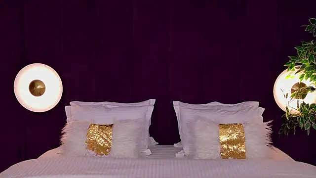 Snapshot of milaleoneli chatting on 10-09-25, 02:50 milaleoneli online show from 10-09-25, 02:50