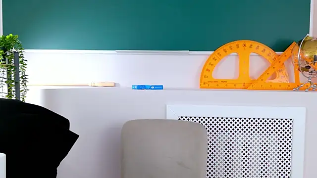 Snapshot of milaleoneli chatting on 10-22-25, 03:11 milaleoneli online show from 10-22-25, 03:11