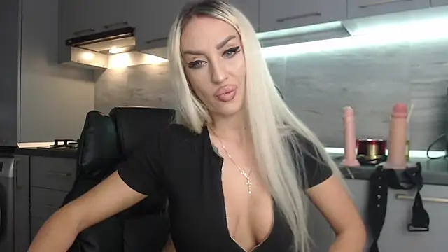 queenzoora online show from 11-10-25, 10:59