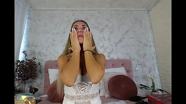 JullyBlair online show from 09-28-25, 05:14