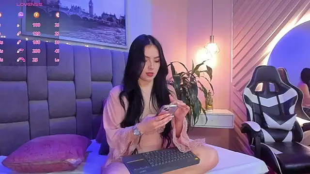 mia greeco online show from 12-19-24, 01:40