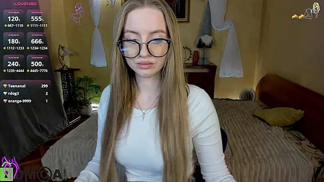 Snapshot of alexa_glory chatting on 02-18-25, 04:25 alexa glory online show from 02-18-25, 04:25