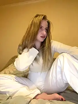 Snapshot of alexa_glory chatting on 10-15-25, 08:50 alexa glory online show from 10-15-25, 08:50