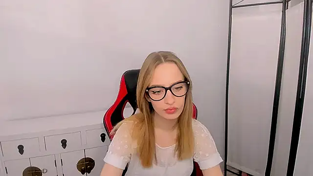 Snapshot of LilaGold chatting on 02-11-25, 03:51 LilaGold online show from 02-11-25, 03:51