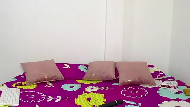 Lara Jean01 online show from 01-03-25, 06:44