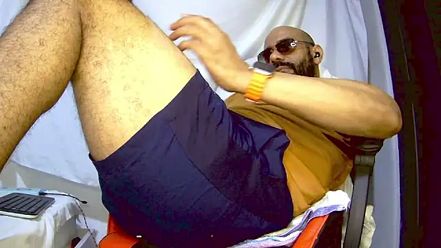 Snapshot of bruce_bigg chatting on 12-13-25, 10:16 bruce bigg online show from 12-13-25, 10:16