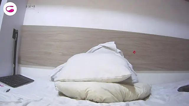 Snapshot of bruce_bigg chatting on 10-07-25, 11:33 bruce bigg online show from 10-07-25, 11:33