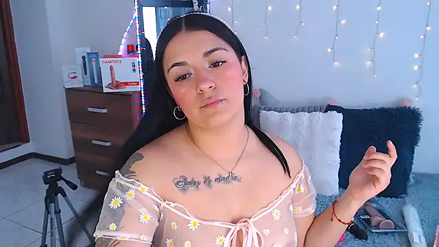 Snapshot of Samanta_james19 chatting on 07-10-26, 05:35 Samanta james19 online show from 07-10-26, 05:35
