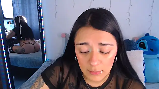 Snapshot of Samanta_james19 chatting on 06-20-26, 04:12 Samanta james19 online show from 06-20-26, 04:12