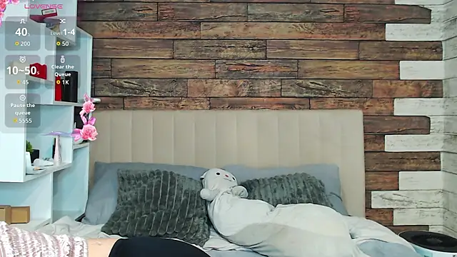 Snapshot of White_Lioness chatting on 03-18-26, 05:25 White Lioness online show from 03-18-26, 05:25