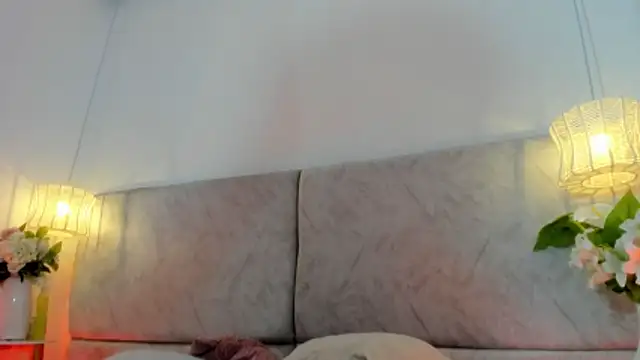 naomiii   online show from 03-10-26, 11:36