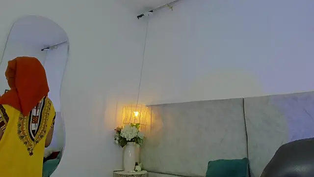 naomiii   online show from 12-17-25, 11:37