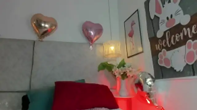 naomiii   online show from 03-28-26, 11:44