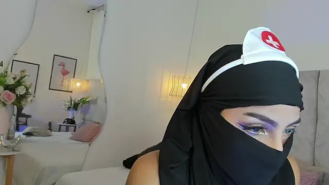 naomiii   online show from 11-06-25, 11:58