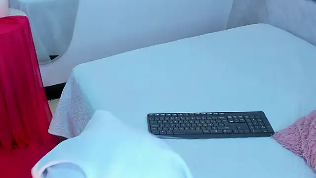 naomiii   online show from 11-20-25, 11:33