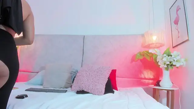 naomiii   online show from 03-23-26, 11:43