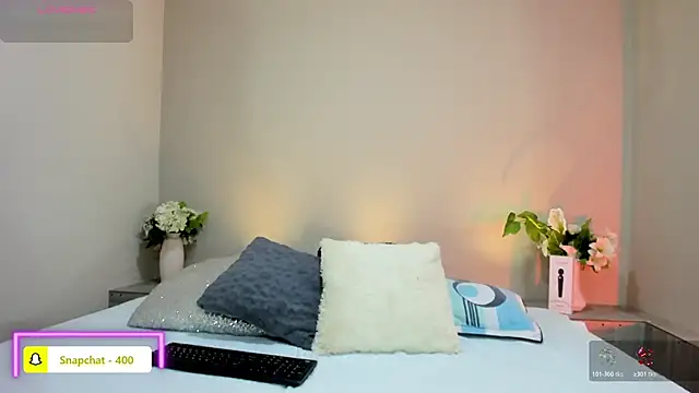 naomiii   online show from 04-17-26, 11:46