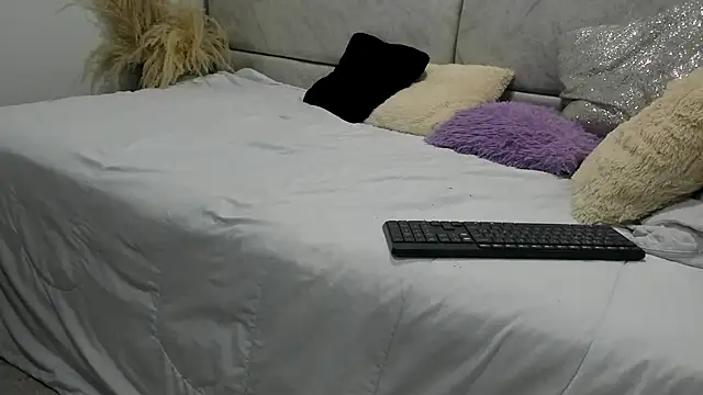 Snapshot of naomiii__ chatting on 05-26-26, 11:19 naomiii online show from 05-26-26, 11:19