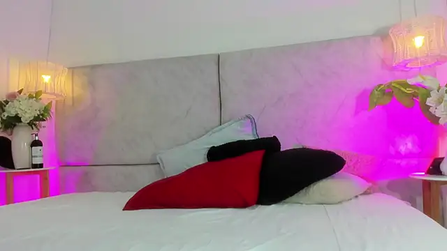 naomiii   online show from 03-25-26, 11:42