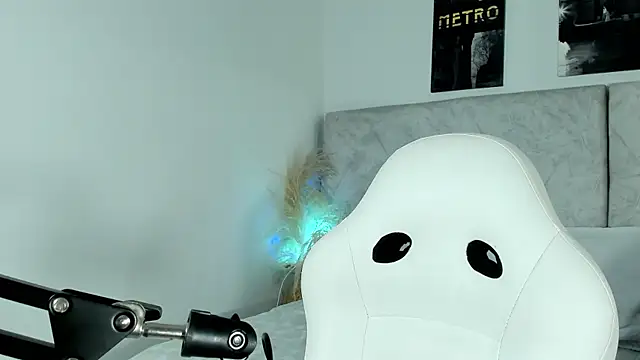Snapshot of naomiii__ chatting on 05-11-26, 04:04 naomiii online show from 05-11-26, 04:04
