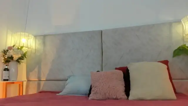 naomiii   online show from 03-17-26, 11:35