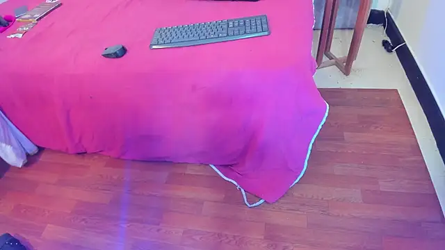 naomiii   online show from 11-11-25, 11:38