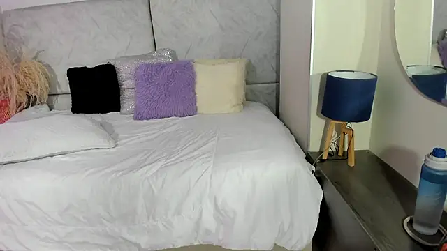 Snapshot of naomiii__ chatting on 04-24-26, 11:34 naomiii online show from 04-24-26, 11:34