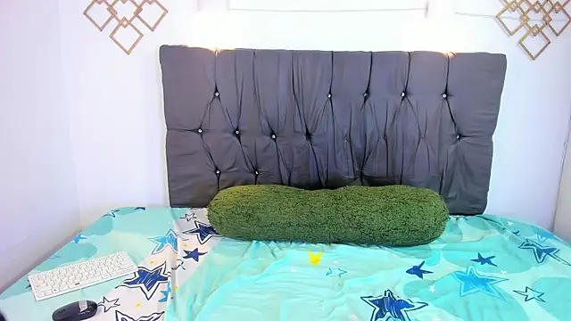 Skarleth018 online show from 02-13-25, 12:43