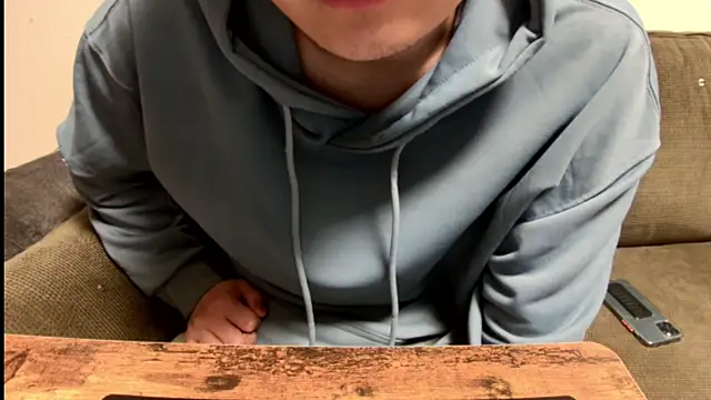 Snapshot of tuki_fu chatting on 02-27-25, 12:01 tuki fu online show from 02-27-25, 12:01