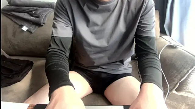 Snapshot of tuki_fu chatting on 03-10-25, 04:17 tuki fu online show from 03-10-25, 04:17