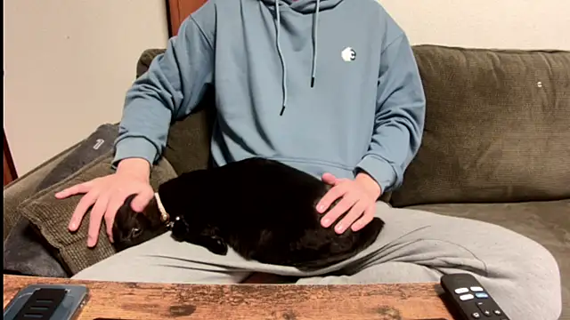 Snapshot of tuki_fu chatting on 02-26-25, 01:11 tuki fu online show from 02-26-25, 01:11