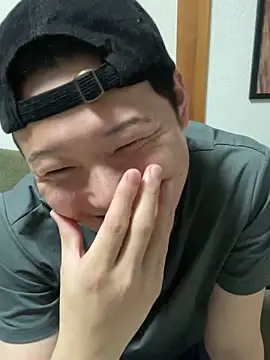 Snapshot of tuki_fu chatting on 03-16-25, 12:44 tuki fu online show from 03-16-25, 12:44