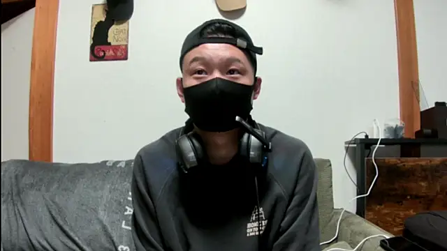 Snapshot of tuki_fu chatting on 12-15-24, 11:01 tuki fu online show from 12-15-24, 11:01