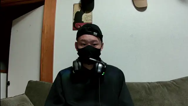 Snapshot of tuki_fu chatting on 12-17-24, 11:49 tuki fu online show from 12-17-24, 11:49