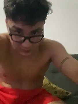 Snapshot of LCarreraa chatting on 02-13-25, 12:24 LCarreraa online show from 02-13-25, 12:24