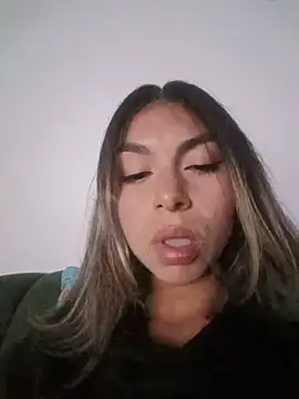 Snapshot of Karolgood3 chatting on 07-20-26, 04:53 Karolgood3 online show from 07-20-26, 04:53