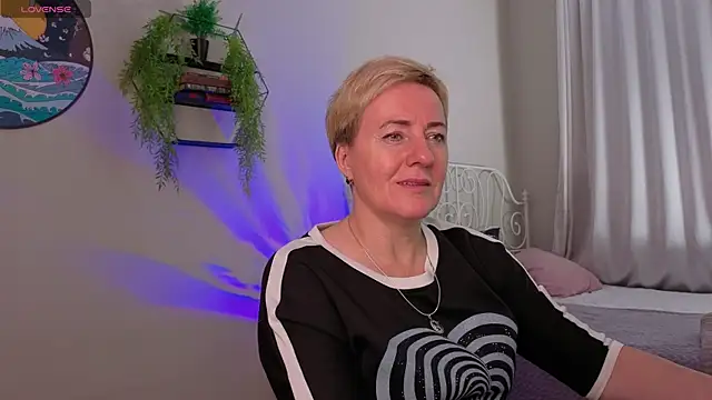 Nika Smit online show from 11-08-25, 05:22