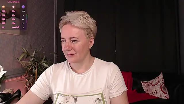 Snapshot of Nika_Smit chatting on 07-10-26, 08:14 Nika Smit online show from 07-10-26, 08:14