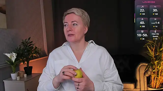 Nika Smit online show from 04-18-26, 05:21