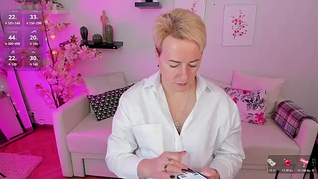 Nika Smit online show from 10-19-25, 05:21