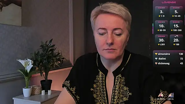 Nika Smit online show from 04-11-26, 07:45