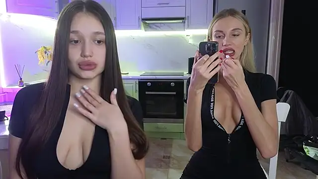 Snapshot of Megan_Kira chatting on 02-24-25, 11:21 Megan Kira online show from 02-24-25, 11:21