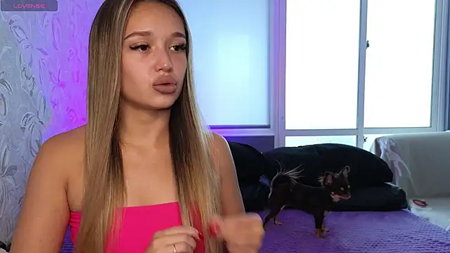 Snapshot of Megan_Kira chatting on 09-15-25, 07:09 Megan Kira online show from 09-15-25, 07:09